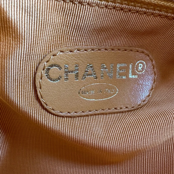SOLD!!! COA Auth- Vintage Chanel Around 1998 Made “CC” Stitch Logo Charm Shoulde - Picture 6 of 14